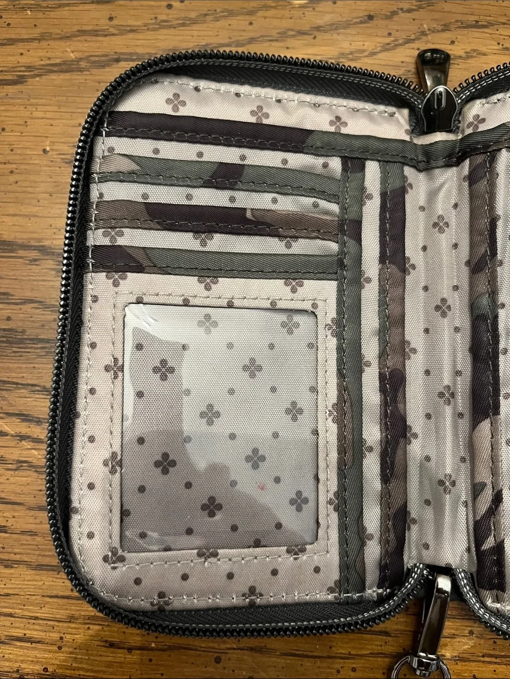 lug compact quilted